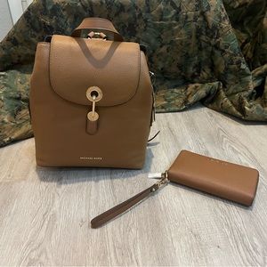 Michael Kors Raven Medium Backpack & JetSet Large Flat Multi Function Phone Case